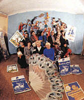 Актеры Иркутского областного театра кукол. Иллюстрация из фотоальбома "Иркутск", 1986 г.
